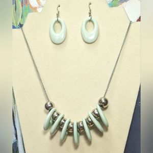 *5 for $25* Vintage 1980s style necklace with matching earrings